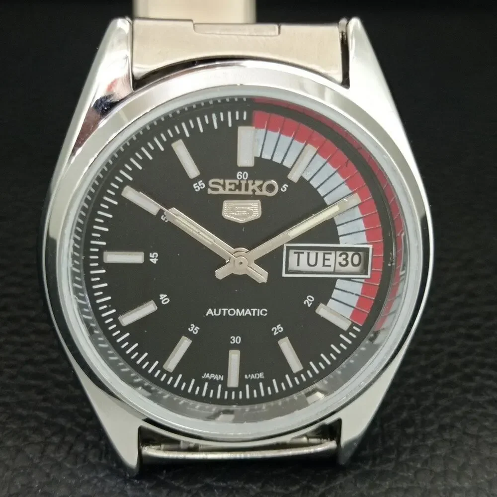 Vintage 1974 Seiko Automatic Mens Silver Watch W/daydate & Red accents